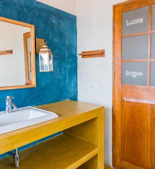 استراحتگاه Cranganor History Café & Riverside Château