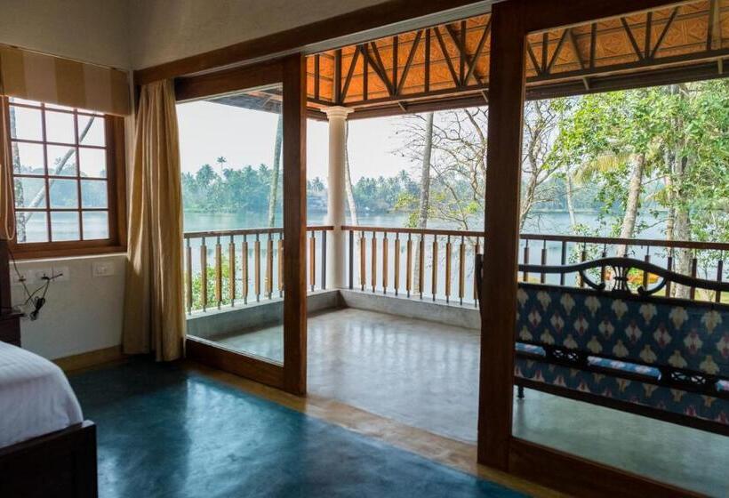 استراحتگاه Cranganor History Café & Riverside Château