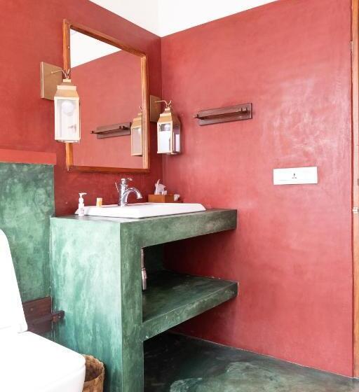 استراحتگاه Cranganor History Café & Riverside Château