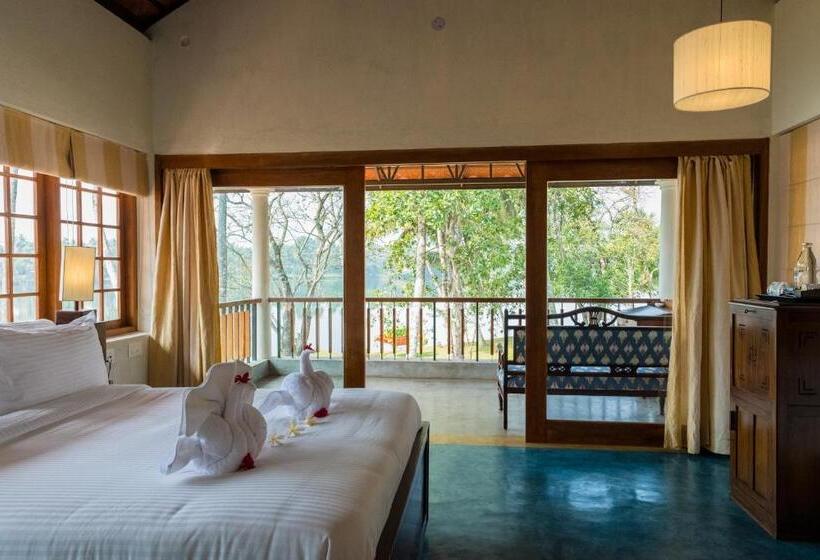 استراحتگاه Cranganor History Café & Riverside Château