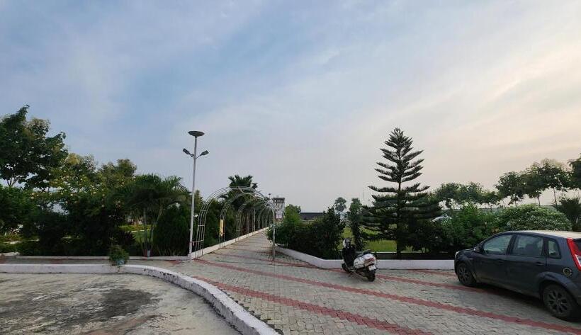 Resort Shivansh Garden