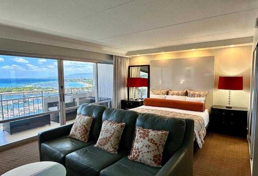 Waikiki Beach Experience! Luxury Oceanview Suite!