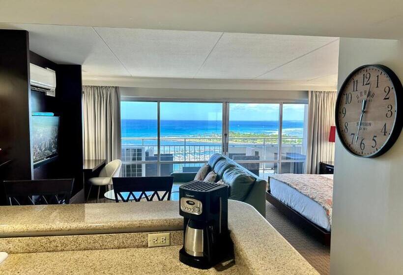 Waikiki Beach Experience! Luxury Oceanview Suite!