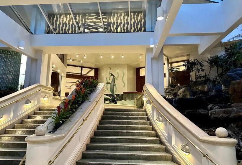 Waikiki Beach Experience! Luxury Oceanview Suite!