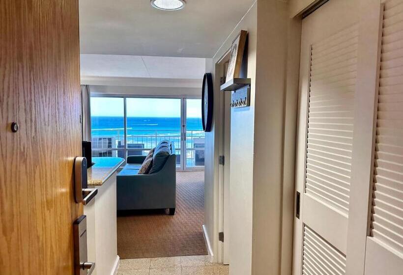 Waikiki Beach Experience! Luxury Oceanview Suite!