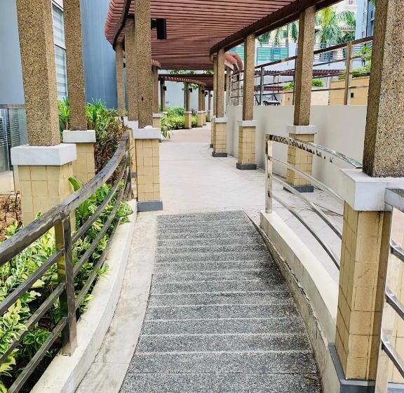 Studio 2nd Fl With Balcony Across Terminal 3 Airport