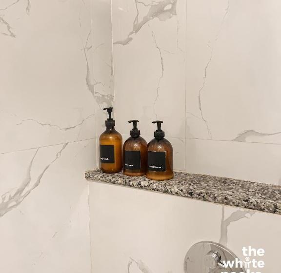 The White Nooks At Verdon Parc