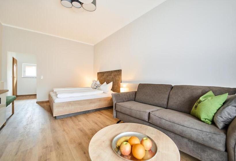 Wirt Z´uttlau Familienhotel Höng