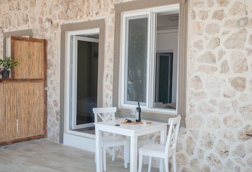 فندق Akropol Boutique