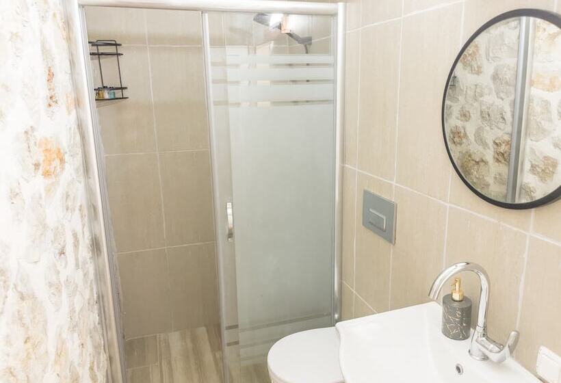 فندق Akropol Boutique