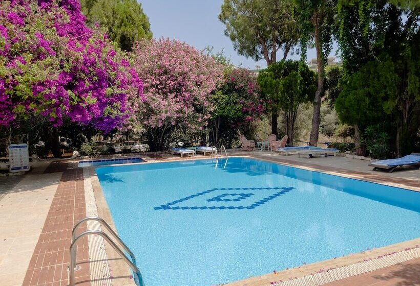 فندق Akropol Boutique