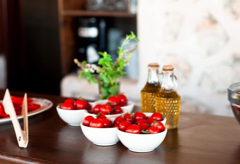 فندق Akropol Boutique