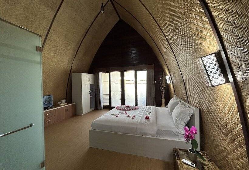 Bayview Beach Resort East Lombok