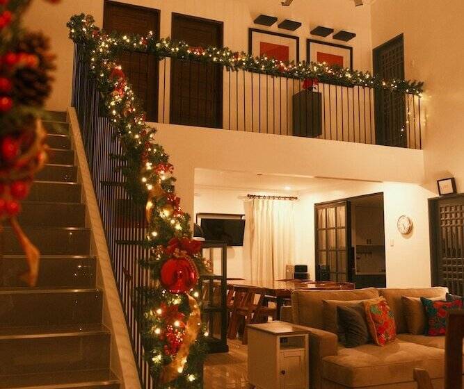 تختخواب و صبحانه Adora S Place   Luxury Suite