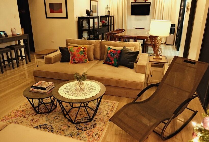 تختخواب و صبحانه Adora S Place   Luxury Suite