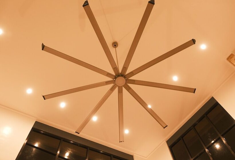 تختخواب و صبحانه Adora S Place   Luxury Suite