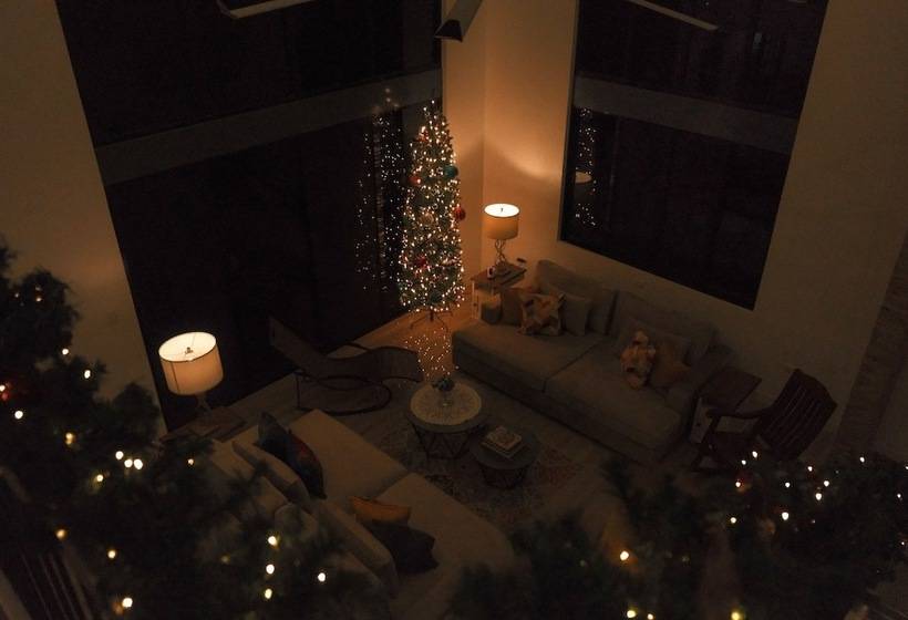 تختخواب و صبحانه Adora S Place   Luxury Suite