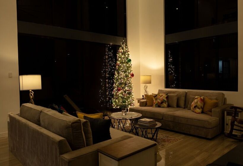 تختخواب و صبحانه Adora S Place   Luxury Suite