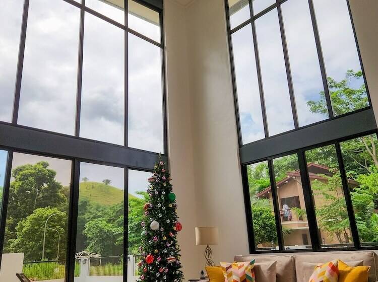 تختخواب و صبحانه Adora S Place   Luxury Suite