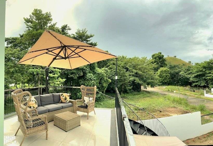 تختخواب و صبحانه Adora S Place   Luxury Suite