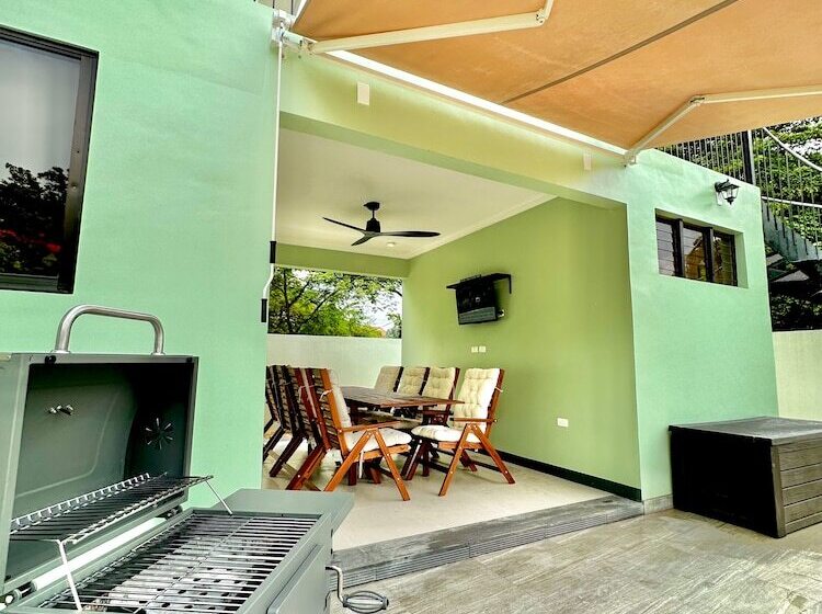 تختخواب و صبحانه Adora S Place   Luxury Suite