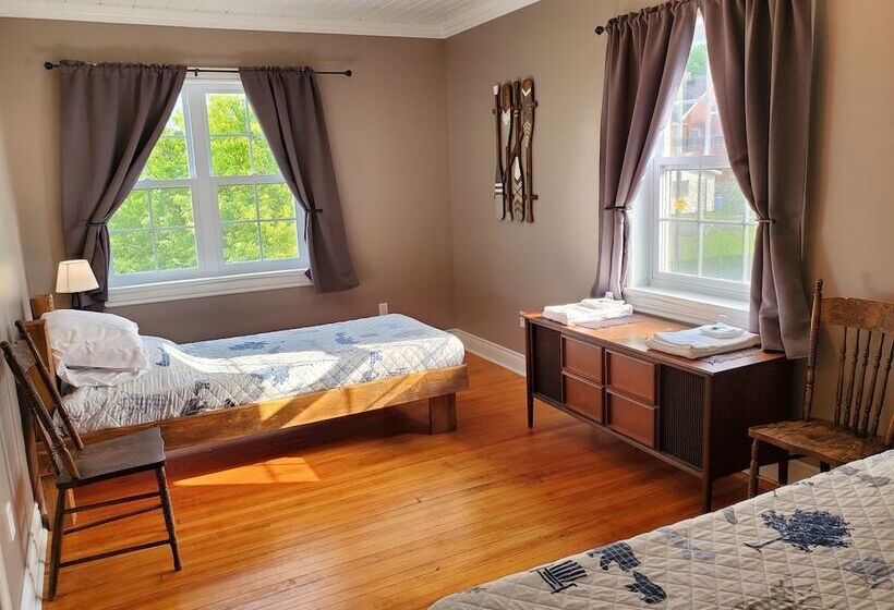 민박 Capharnaüm Gîte   Boutique   Café