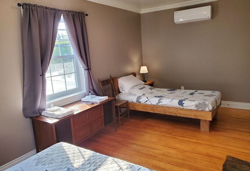 민박 Capharnaüm Gîte   Boutique   Café