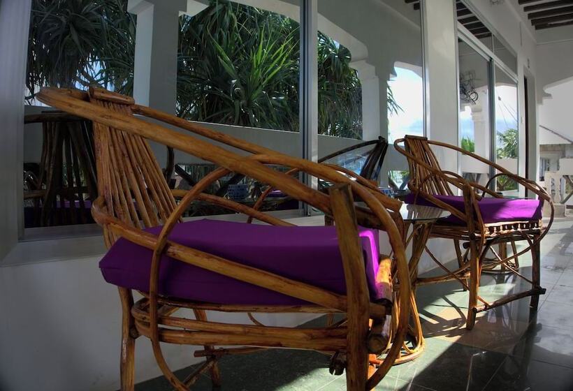 Bed and Breakfast Cocolala Beach House