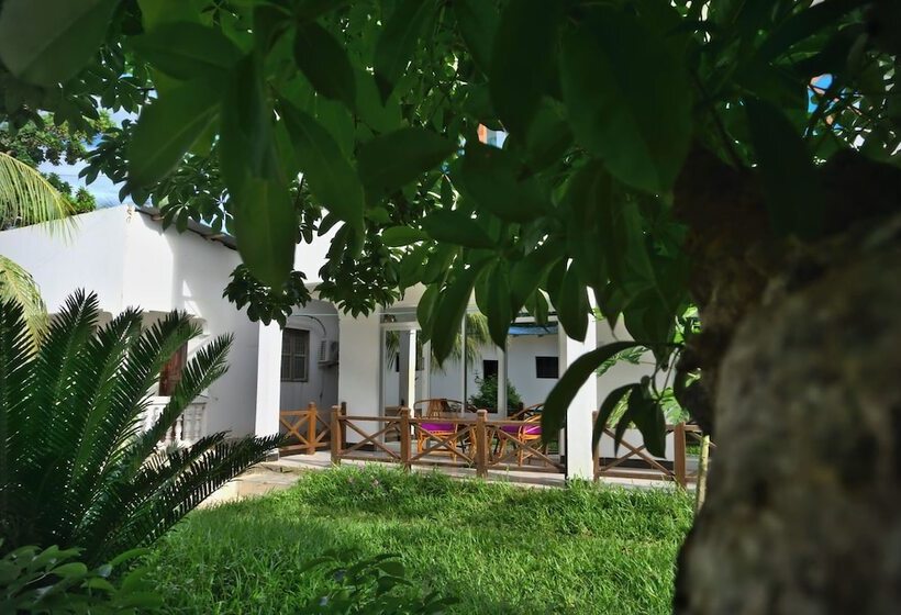 Bed and Breakfast Cocolala Beach House