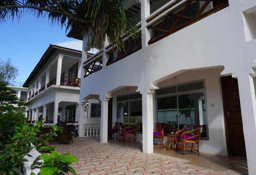 Bed and Breakfast Cocolala Beach House