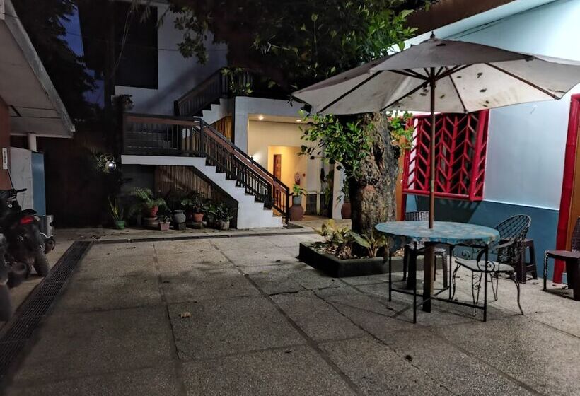 تختخواب و صبحانه Coron Town Traveller S Dormitory