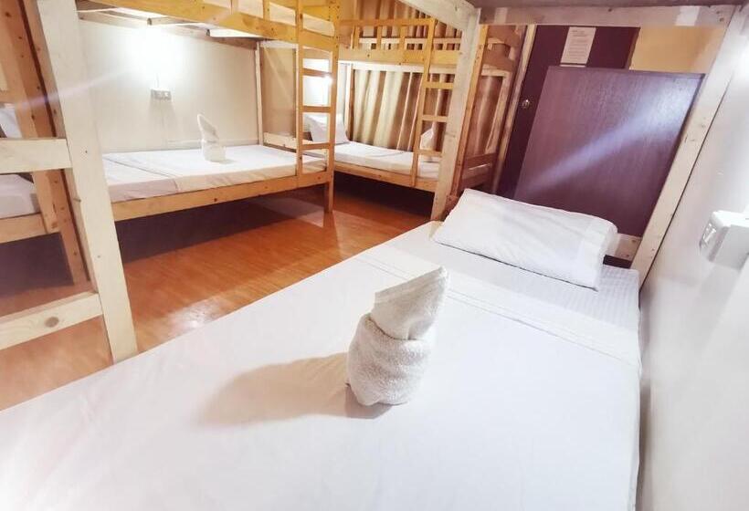 تختخواب و صبحانه Coron Town Traveller S Dormitory