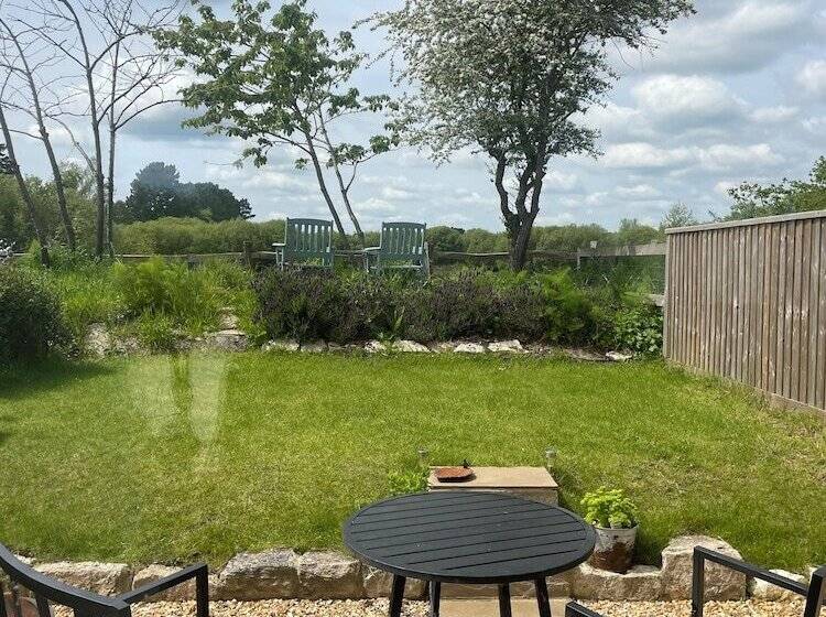 مبيت وإفطار Lakeview Studios