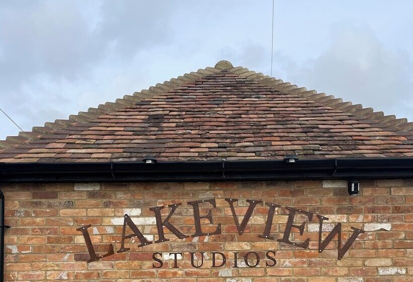 مبيت وإفطار Lakeview Studios