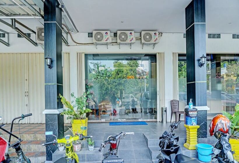 Collection O 92152 Hotel The Wong