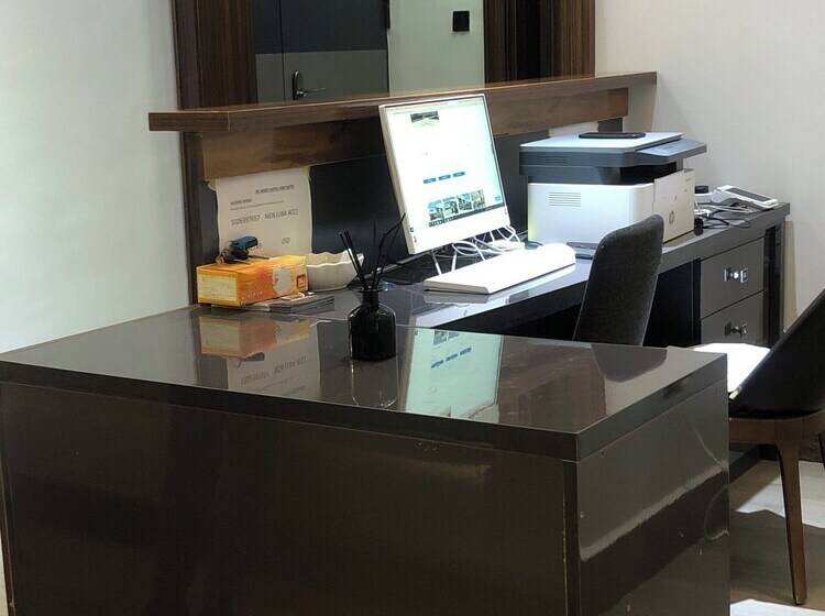 De James Hotels & Suites