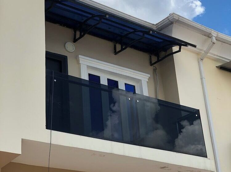 De James Hotels & Suites