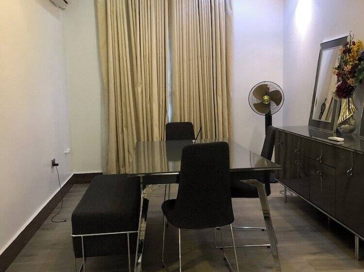 De James Hotels & Suites