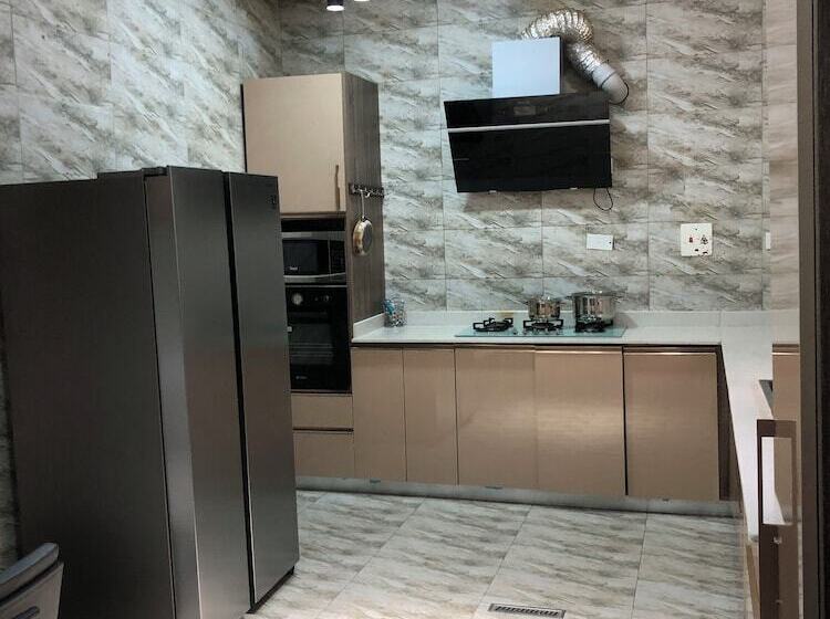 De James Hotels & Suites