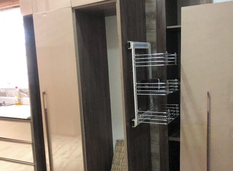 De James Hotels & Suites