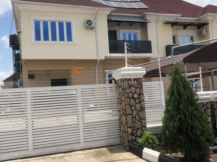 De James Hotels & Suites