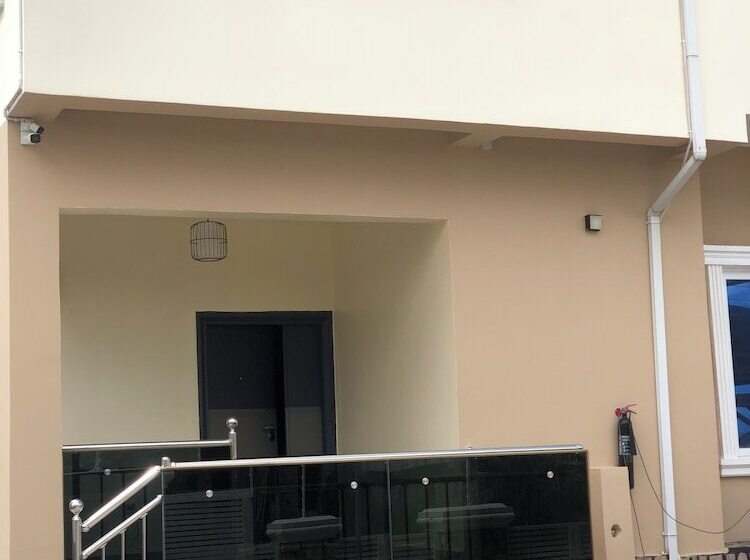 De James Hotels & Suites