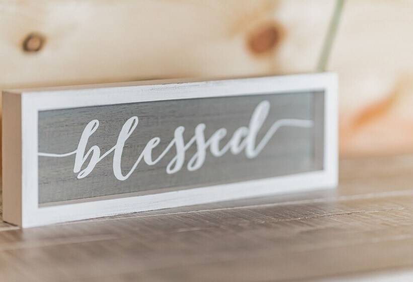 Fancy Cabin Right On Main St!