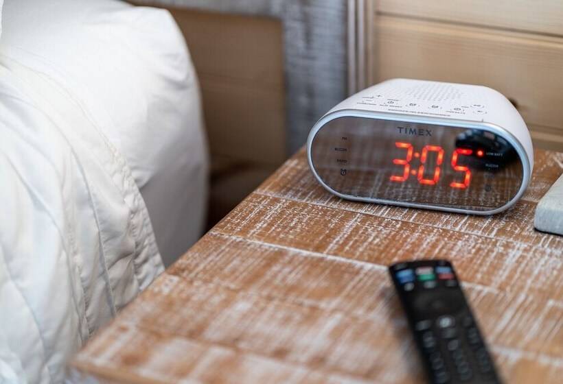 Fancy Cabin Right On Main St!