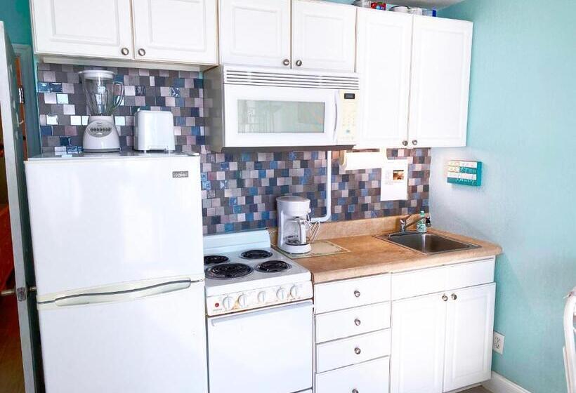 Harbour Beach Resort 811