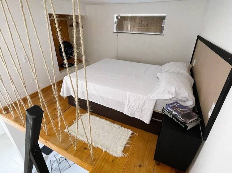 簡易ホテル Pousada Atenas