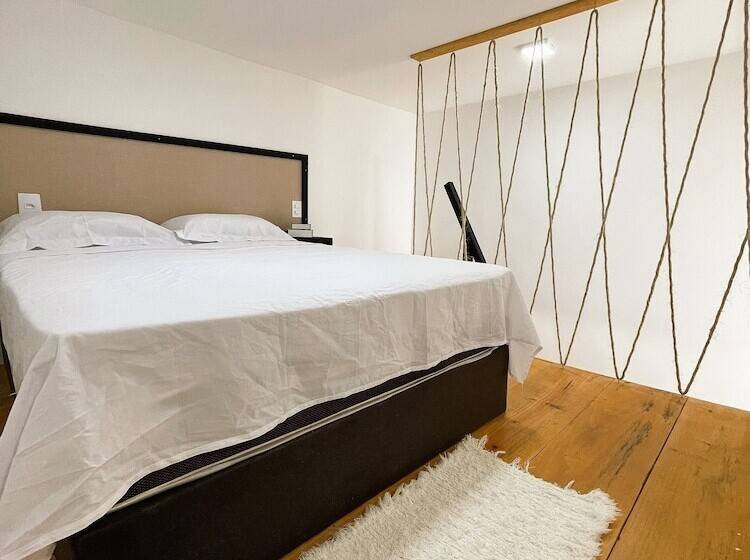 簡易ホテル Pousada Atenas