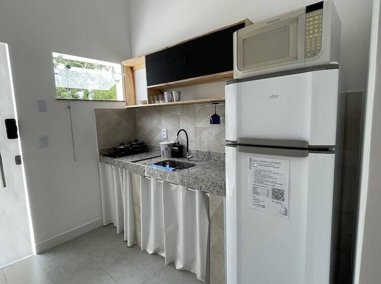 簡易ホテル Pousada Atenas