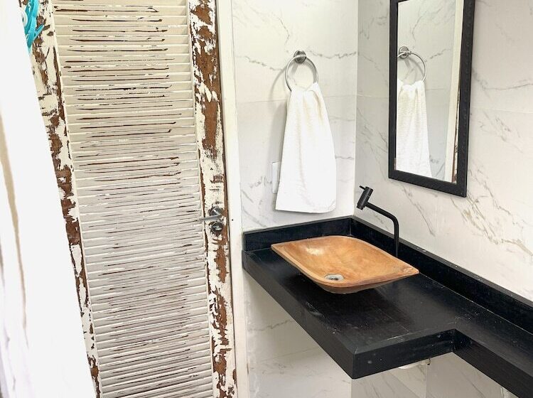 簡易ホテル Pousada Atenas