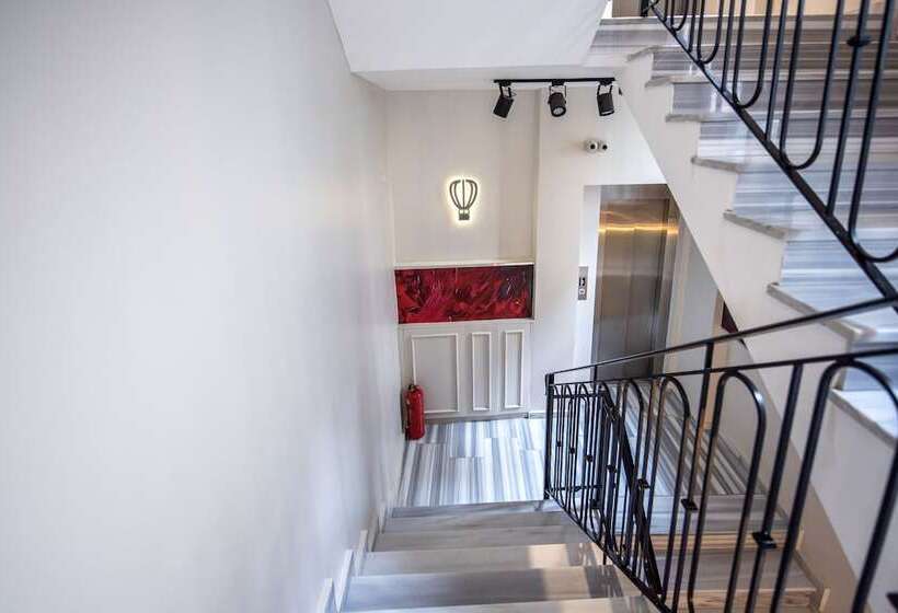 Отель Bguest Pera Suites